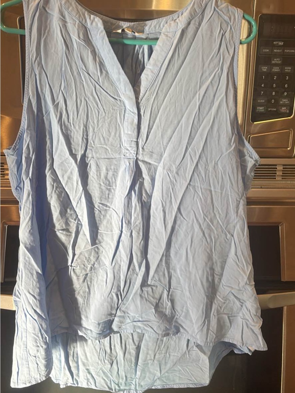crown & ivy Light Blue Sleeveless Split-Hem V-Neck Tank